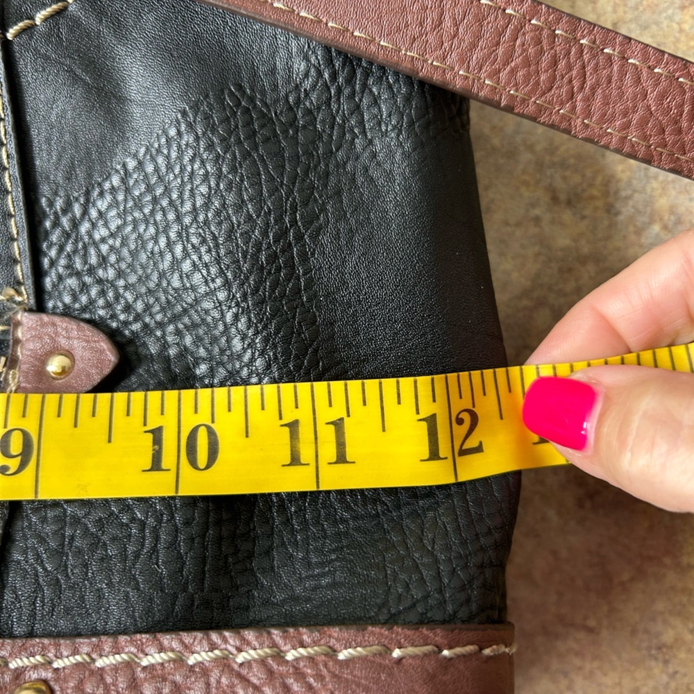 b.o.c. Vegan pebbled like leather shoulder purse in black and brown like new - Picture 6 of 13